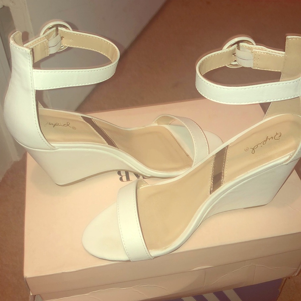 White Wedge